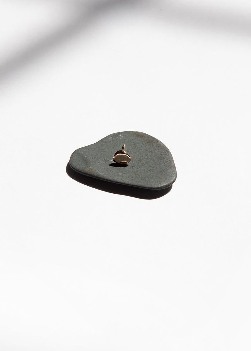 Quarry Pebble Stud (single)